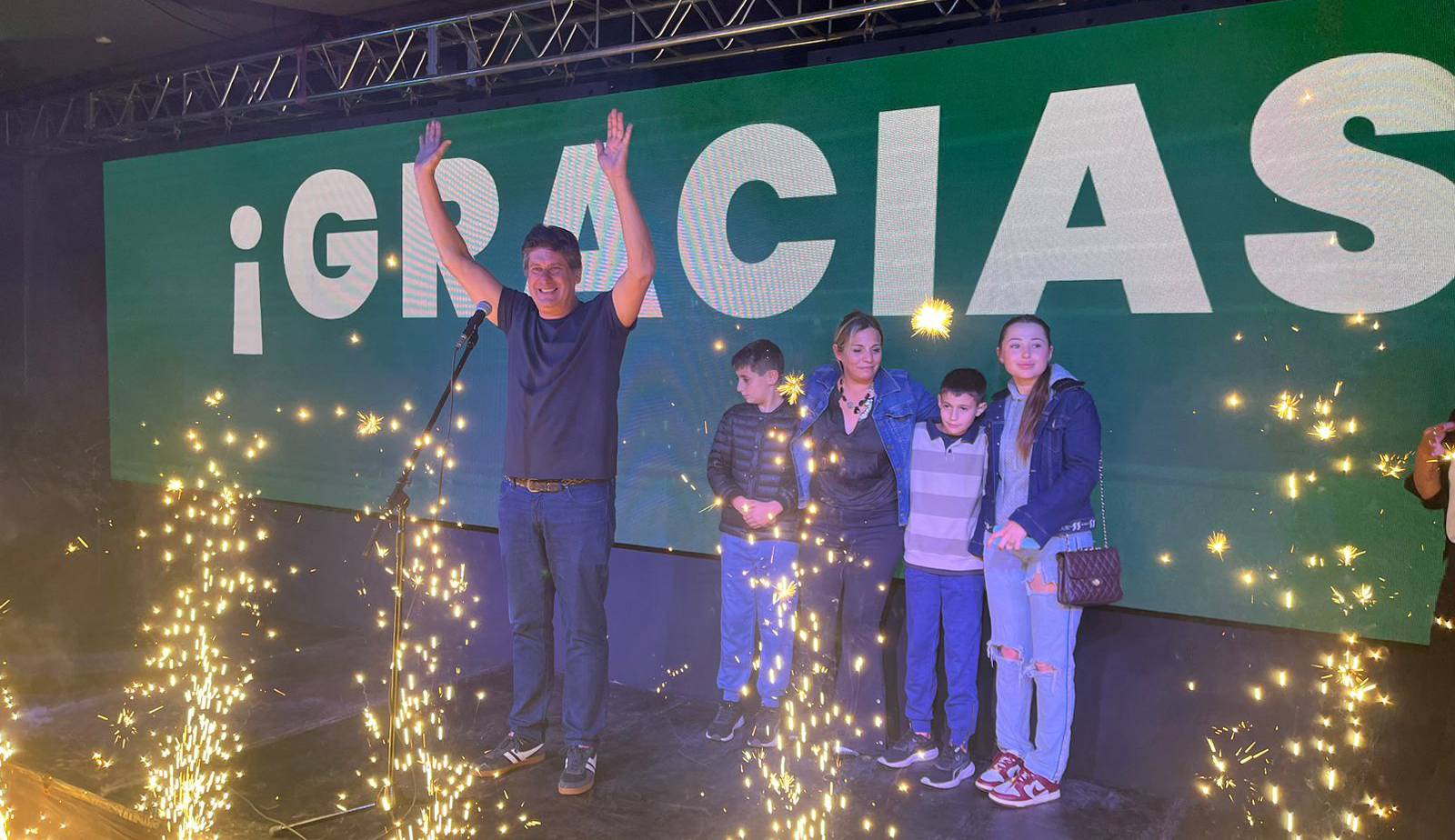Roly Santacroce festeja y es intendente de Funes 4 años más: “Vinimos a hacer historia”